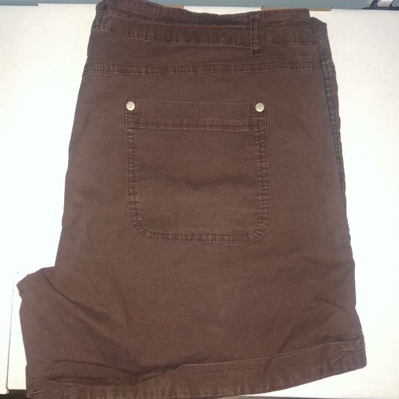 Shorts - Picture 3 of 4